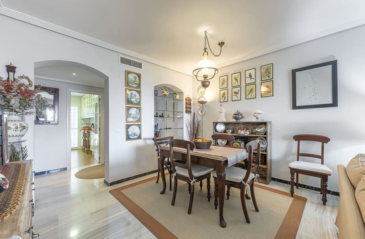 3 bedroom Apartment for sale in Puerto Banus with pool garage - € 945,000 (Ref: 9762315)
