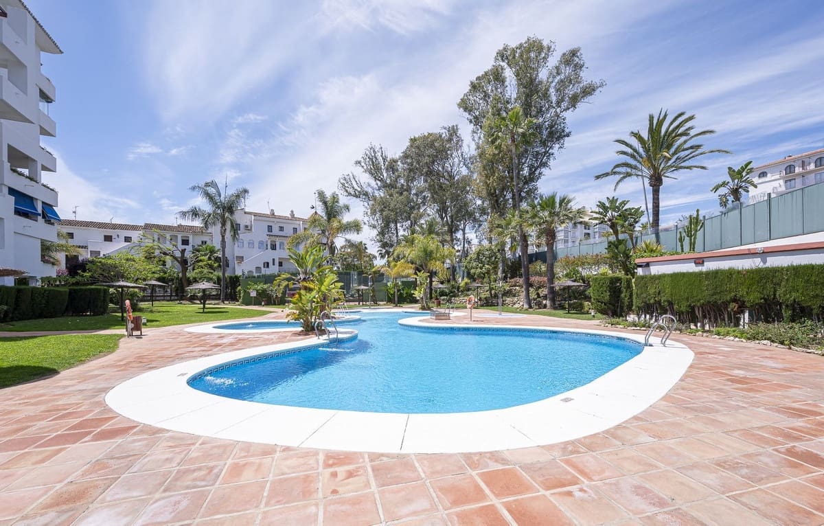 3 bedroom Apartment for sale in Puerto Banus with pool garage - € 945,000 (Ref: 9762315)