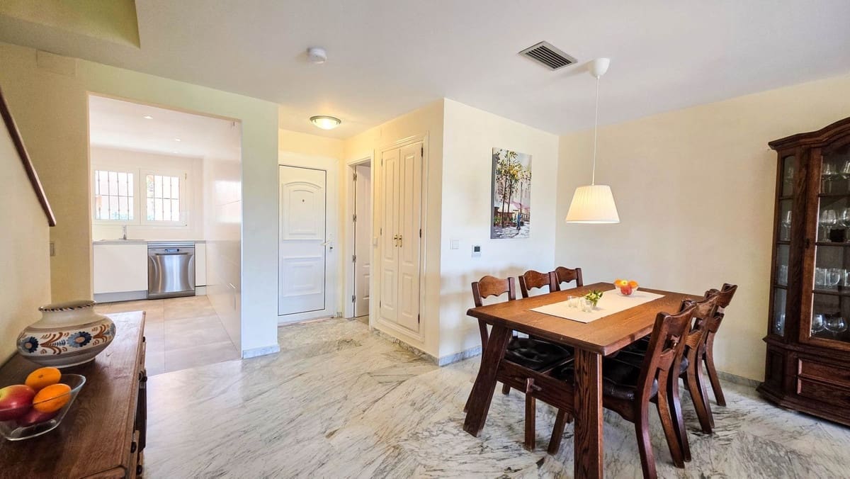 3 bedroom Townhouse for sale in La Duquesa / Puerto de la Duquesa with pool garage - € 549,000 (Ref: 9762316)