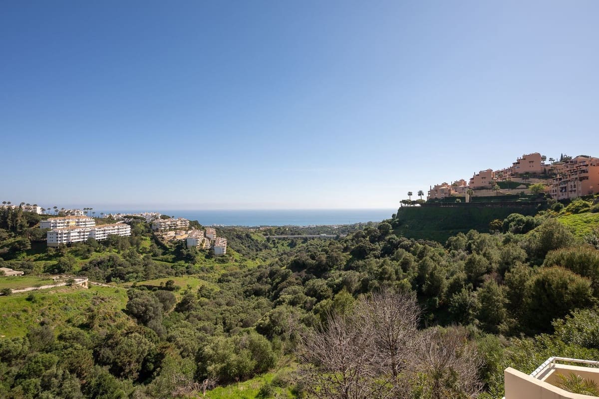 2 sypialnia Apartament na sprzedaż w Calahonda z basenem garażem - 315 000 € (Ref: 9776010)