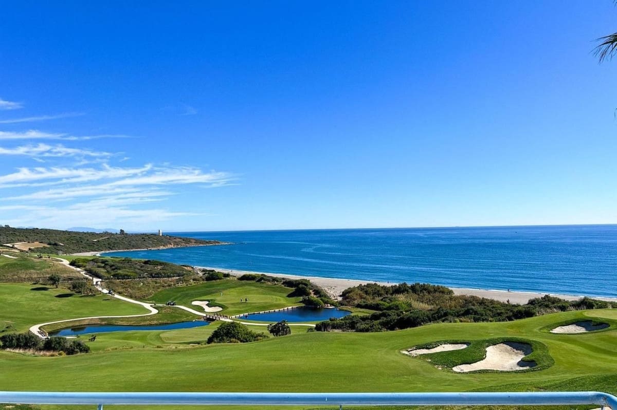 3 soveværelse Byhus til salg i La Alcaidesa med swimmingpool garage - € 875.000 (Ref: 9781429)