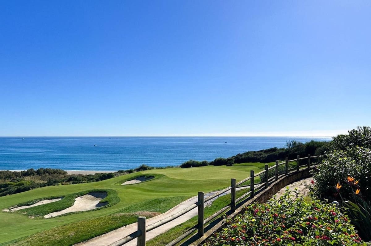 3 soveværelse Byhus til salg i La Alcaidesa med swimmingpool garage - € 875.000 (Ref: 9781429)