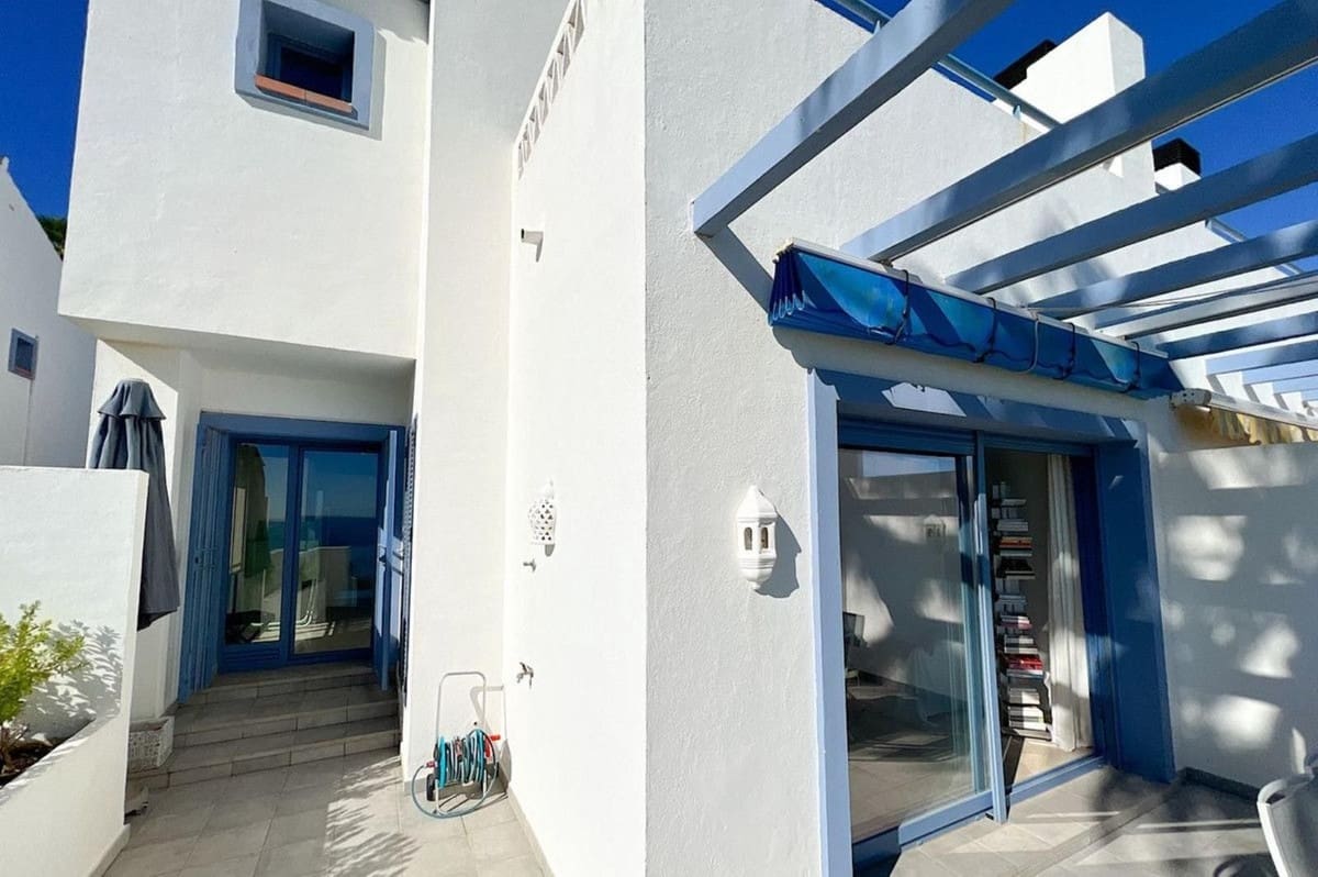 3 soveværelse Byhus til salg i La Alcaidesa med swimmingpool garage - € 875.000 (Ref: 9781429)