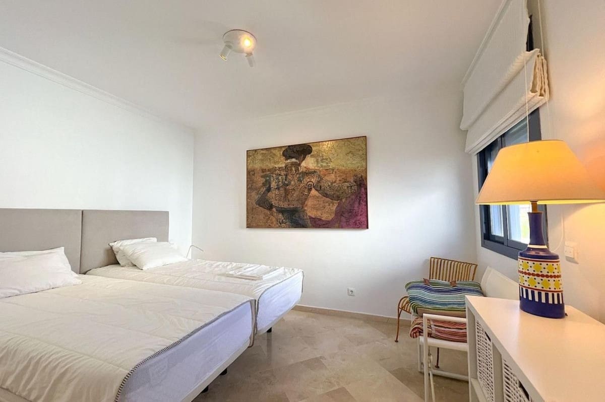 3 soveværelse Byhus til salg i La Alcaidesa med swimmingpool garage - € 875.000 (Ref: 9781429)