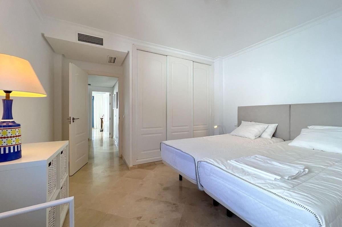 3 soveværelse Byhus til salg i La Alcaidesa med swimmingpool garage - € 875.000 (Ref: 9781429)