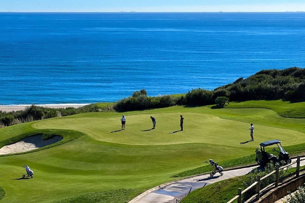 3 soveværelse Byhus til salg i La Alcaidesa med swimmingpool garage - € 875.000 (Ref: 9781429)