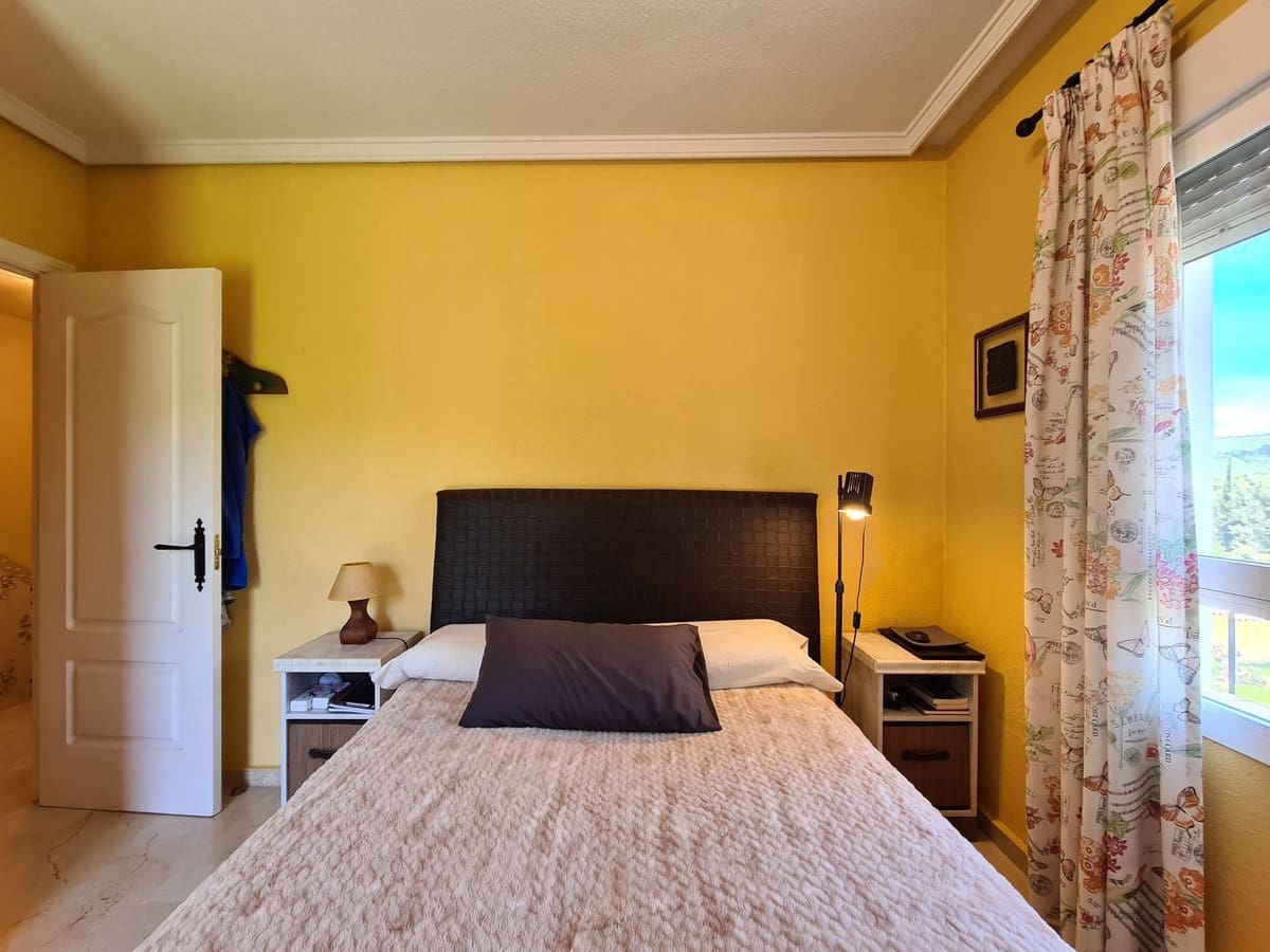 3 soveværelse Semi-Rækkehus til salg i La Duquesa / Puerto de la Duquesa med swimmingpool garage - € 369.000 (Ref: 9782374)