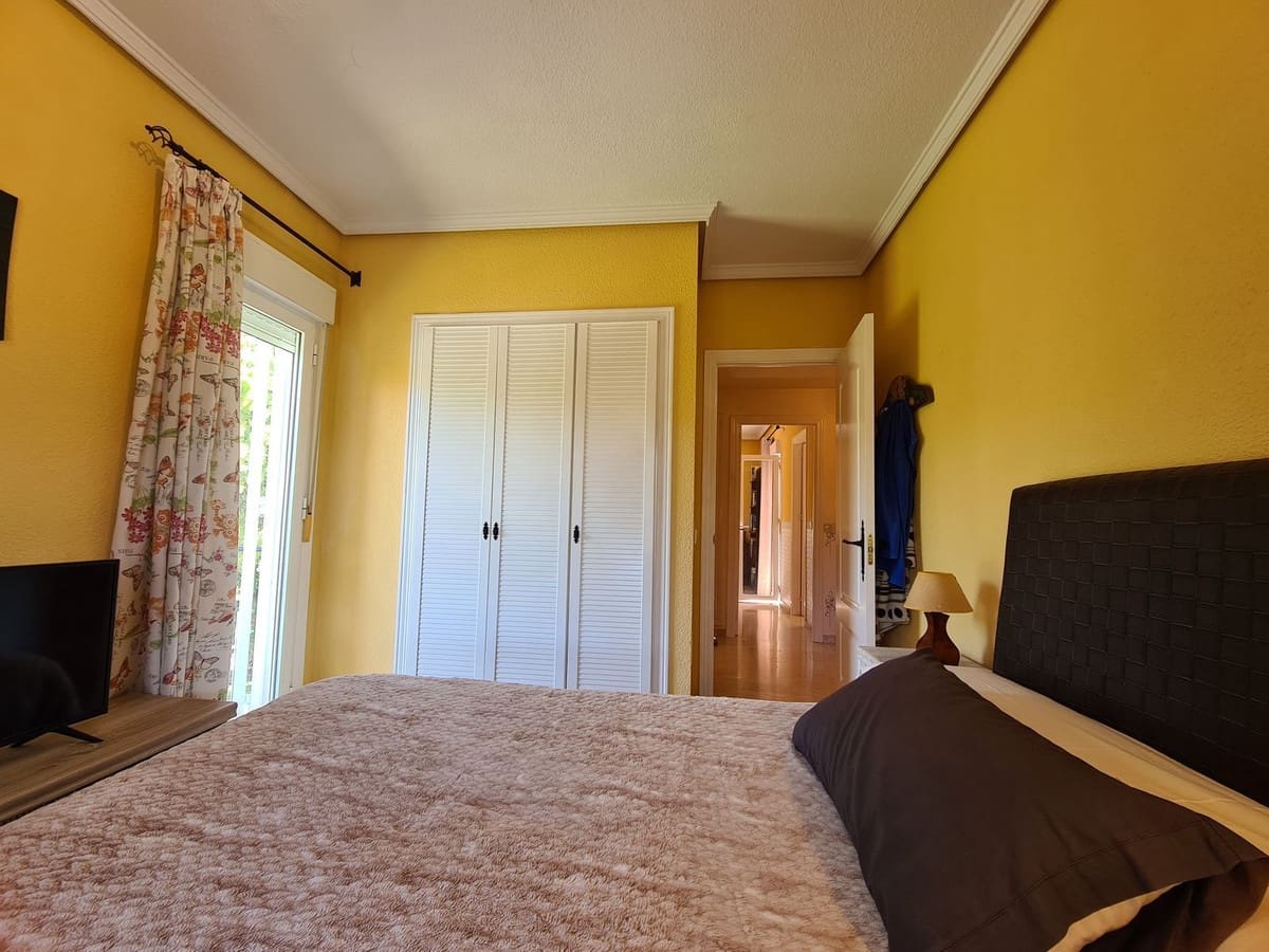 3 soveværelse Semi-Rækkehus til salg i La Duquesa / Puerto de la Duquesa med swimmingpool garage - € 369.000 (Ref: 9782374)