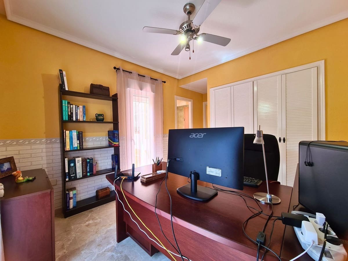 3 soveværelse Semi-Rækkehus til salg i La Duquesa / Puerto de la Duquesa med swimmingpool garage - € 369.000 (Ref: 9782374)