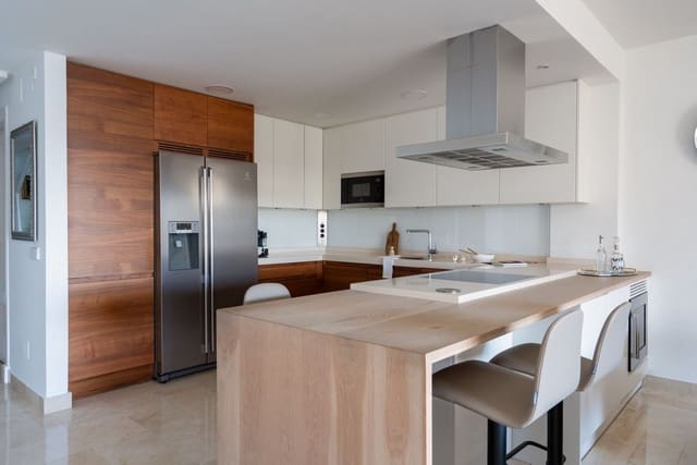 3 soveværelse Lejlighed til salg i Benalmadena Costa, Benalmádena med swimmingpool garage - € 1.975.000 (Ref: 9788843)