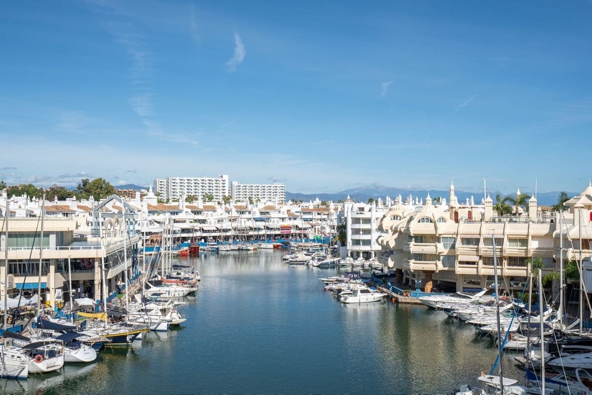 3 bedroom Apartment for sale in Benalmadena Costa with pool garage - € 1,975,000 (Ref: 9788843)