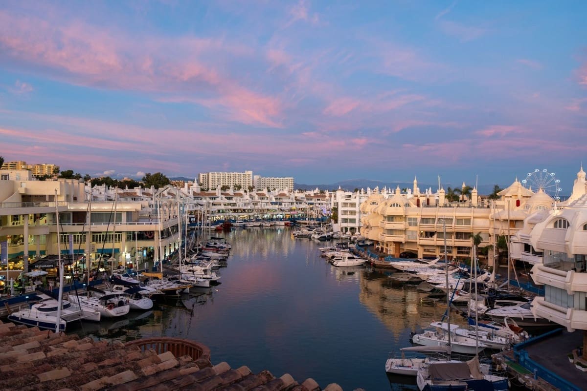 3 bedroom Apartment for sale in Benalmadena Costa with pool garage - € 1,975,000 (Ref: 9788843)