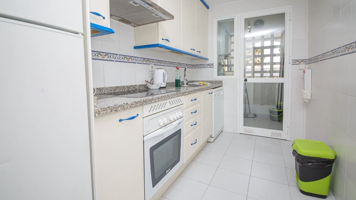 2 slaapkamer Appartement te koop in La Duquesa / Puerto de la Duquesa met zwembad garage - € 319.000 (Ref: 9793214)