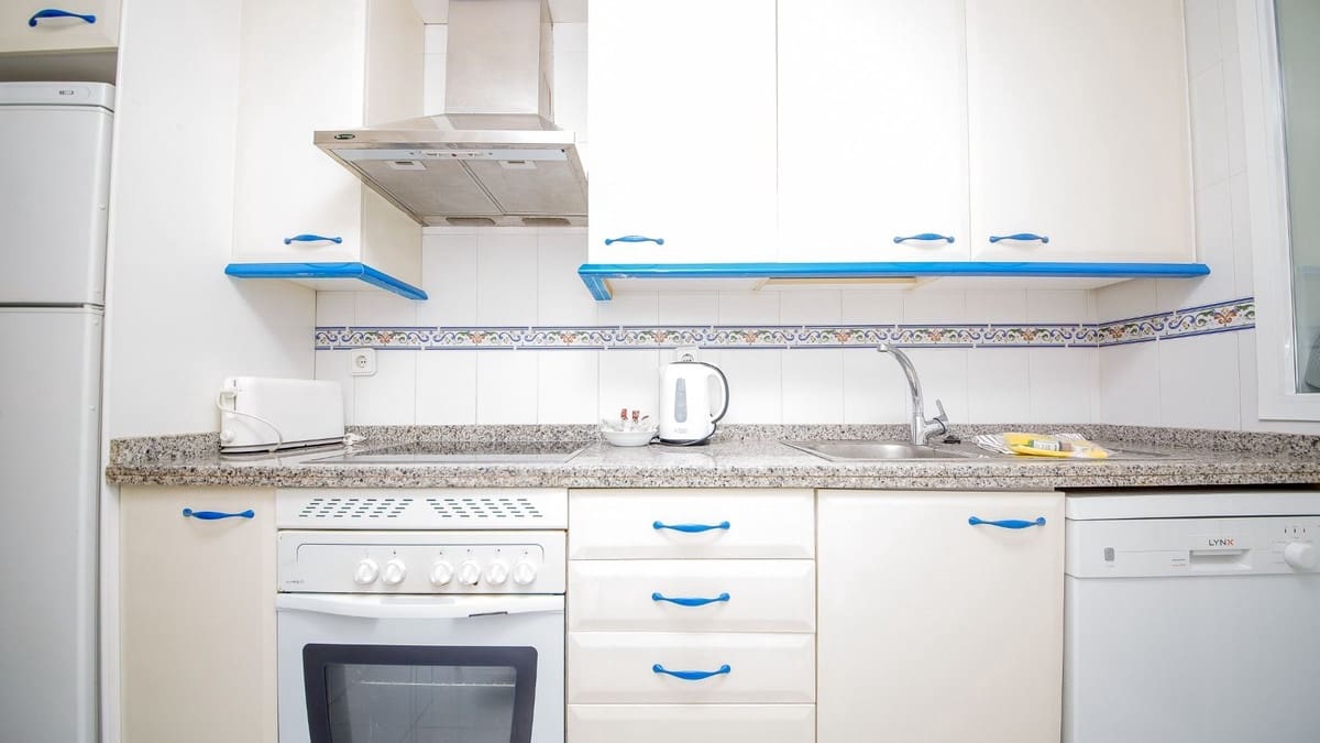 2 slaapkamer Appartement te koop in La Duquesa / Puerto de la Duquesa met zwembad garage - € 319.000 (Ref: 9793214)