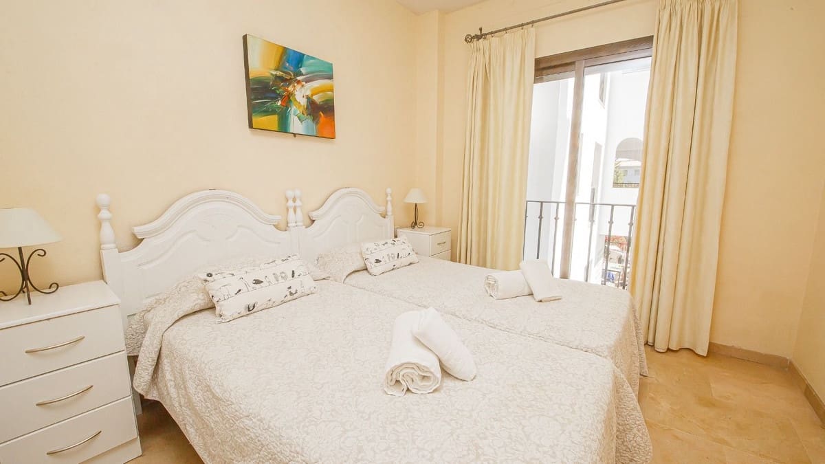 2 slaapkamer Appartement te koop in La Duquesa / Puerto de la Duquesa met zwembad garage - € 319.000 (Ref: 9793214)