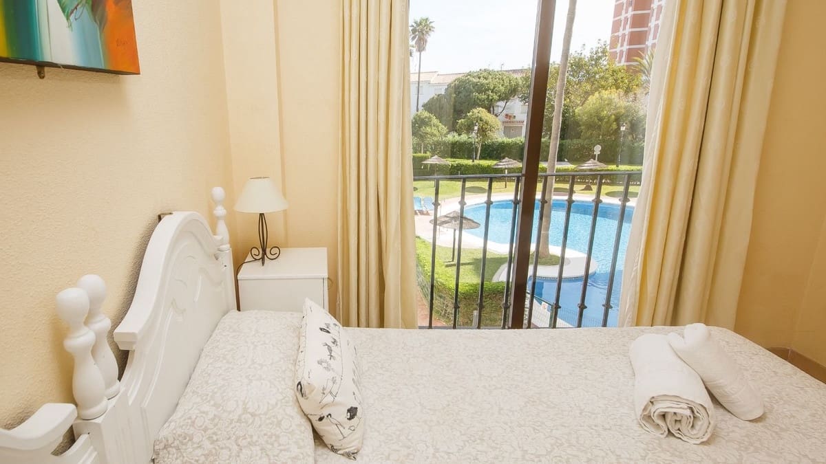 2 slaapkamer Appartement te koop in La Duquesa / Puerto de la Duquesa met zwembad garage - € 319.000 (Ref: 9793214)