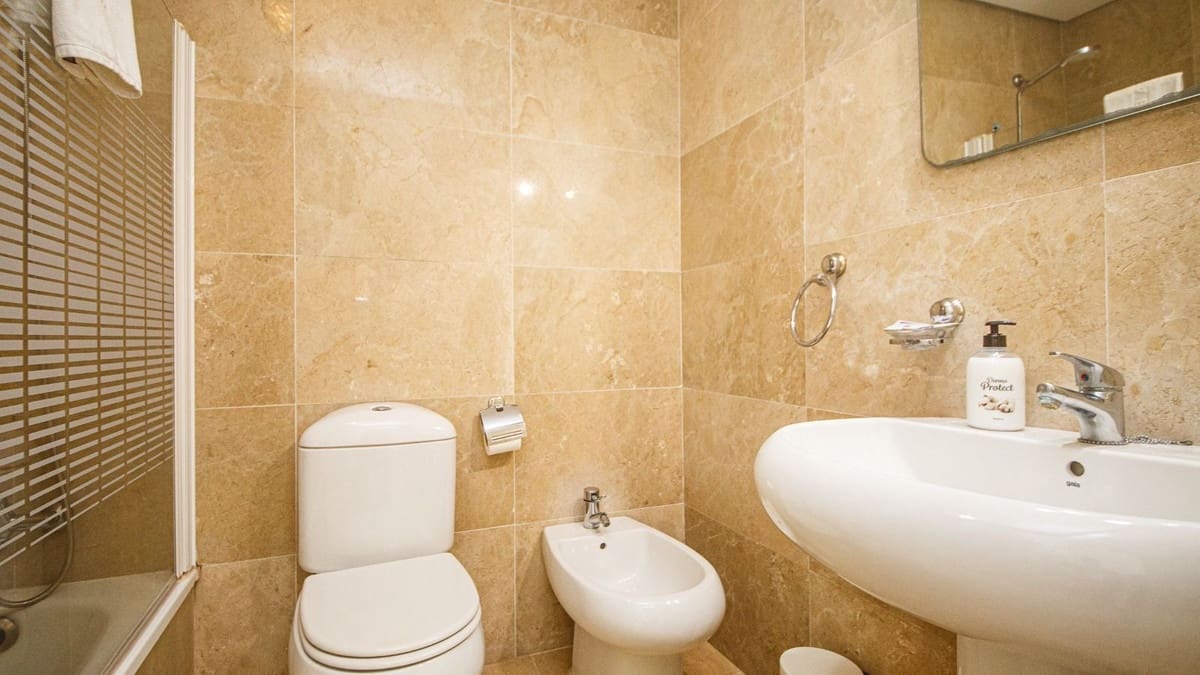 2 slaapkamer Appartement te koop in La Duquesa / Puerto de la Duquesa met zwembad garage - € 319.000 (Ref: 9793214)