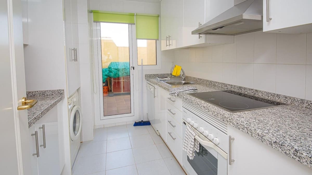 2 soveværelse Penthouse til salg i La Duquesa / Puerto de la Duquesa med swimmingpool garage - € 240.000 (Ref: 9795542)