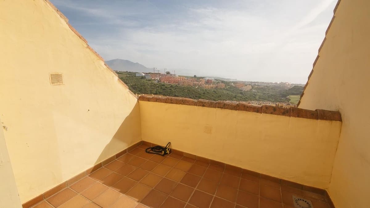 2 soveværelse Penthouse til salg i La Duquesa / Puerto de la Duquesa med swimmingpool garage - € 240.000 (Ref: 9795542)