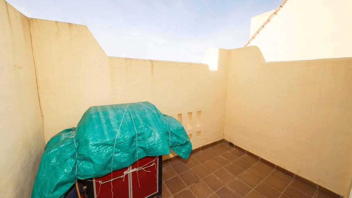 2 soveværelse Penthouse til salg i La Duquesa / Puerto de la Duquesa med swimmingpool garage - € 240.000 (Ref: 9795542)