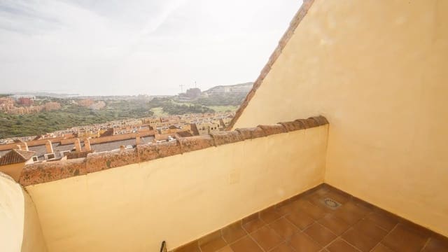 2 soveværelse Penthouse til salg i La Duquesa / Puerto de la Duquesa, Manilva med swimmingpool garage - € 240.000 (Ref: 9795542)