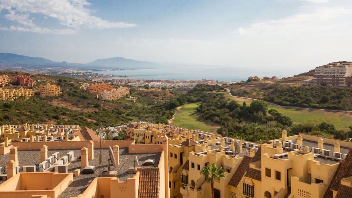 2 soveværelse Penthouse til salg i La Duquesa / Puerto de la Duquesa med swimmingpool garage - € 240.000 (Ref: 9795542)