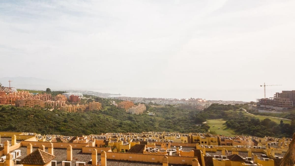 2 soveværelse Penthouse til salg i La Duquesa / Puerto de la Duquesa med swimmingpool garage - € 240.000 (Ref: 9795542)