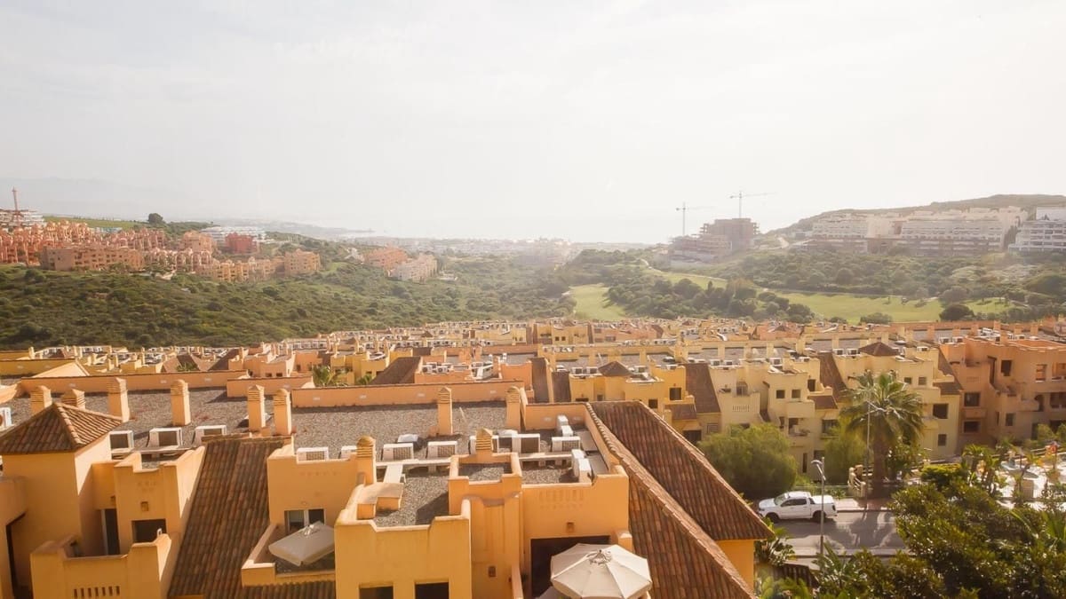 2 soveværelse Penthouse til salg i La Duquesa / Puerto de la Duquesa med swimmingpool garage - € 240.000 (Ref: 9795542)