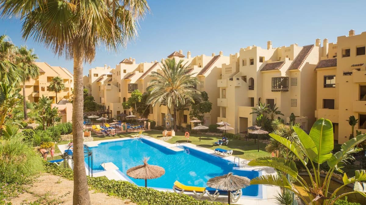 2 soveværelse Penthouse til salg i La Duquesa / Puerto de la Duquesa med swimmingpool garage - € 240.000 (Ref: 9795542)