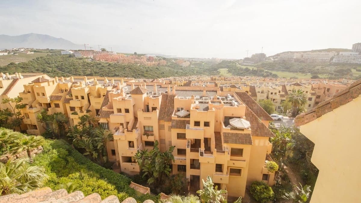 2 soveværelse Penthouse til salg i La Duquesa / Puerto de la Duquesa med swimmingpool garage - € 240.000 (Ref: 9795542)