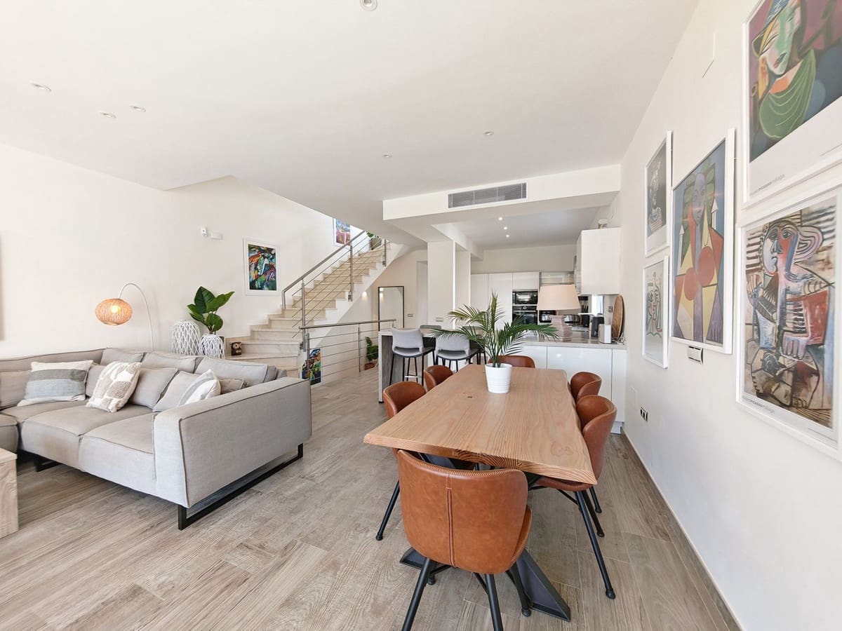 3 soveværelse Semi-Rækkehus til salg i Riviera del Sol med swimmingpool garage - € 900.000 (Ref: 9798403)