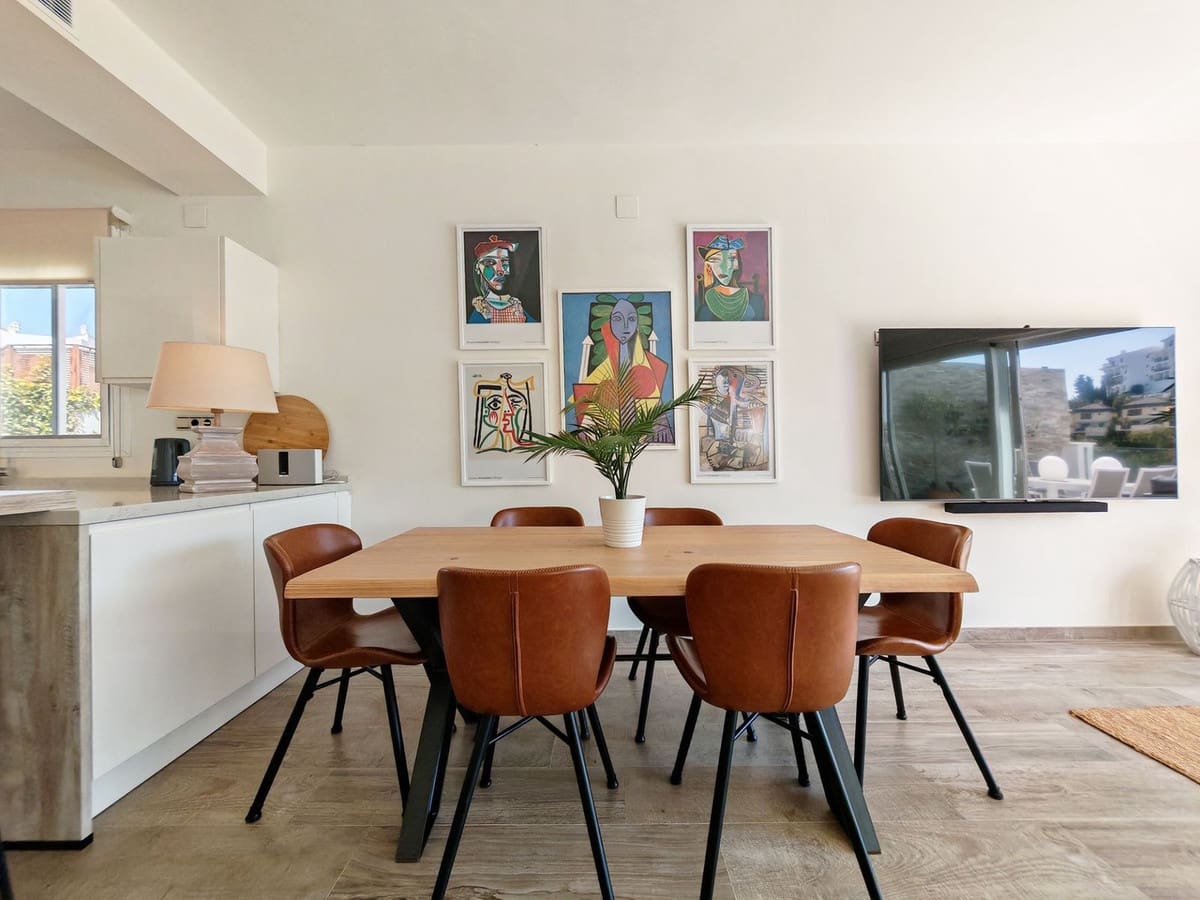 3 soveværelse Semi-Rækkehus til salg i Riviera del Sol med swimmingpool garage - € 900.000 (Ref: 9798403)