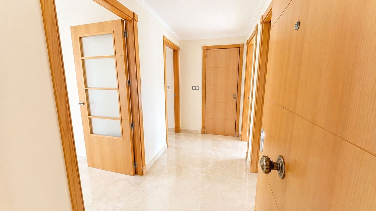 2 bedroom Apartment for sale in La Duquesa / Puerto de la Duquesa with pool garage - € 330,000 (Ref: 9804880)