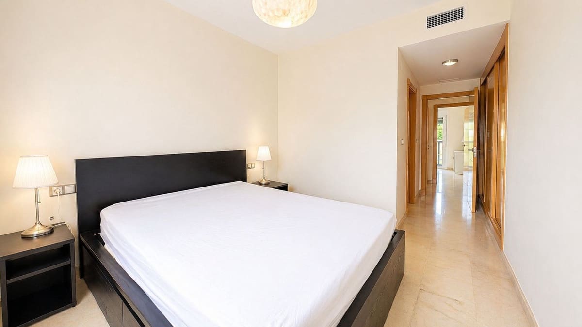 2 bedroom Apartment for sale in La Duquesa / Puerto de la Duquesa with pool garage - € 330,000 (Ref: 9804880)