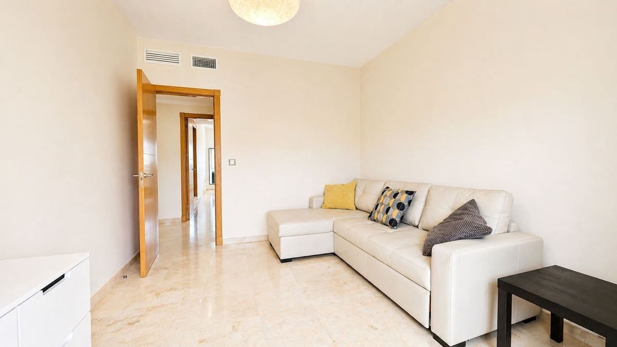 2 bedroom Apartment for sale in La Duquesa / Puerto de la Duquesa with pool garage - € 330,000 (Ref: 9804880)