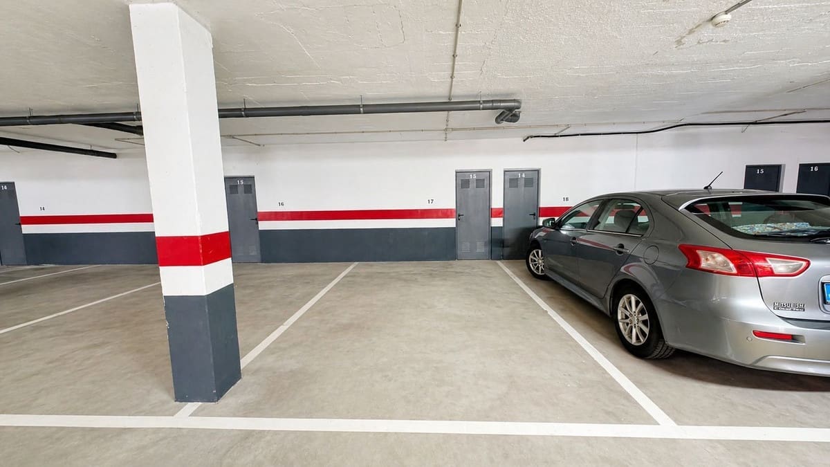 2 bedroom Apartment for sale in La Duquesa / Puerto de la Duquesa with pool garage - € 330,000 (Ref: 9804880)