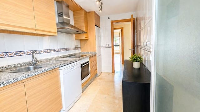 2 soveværelse Lejlighed til salg i La Duquesa / Puerto de la Duquesa, Manilva med swimmingpool garage - € 330.000 (Ref: 9804880)