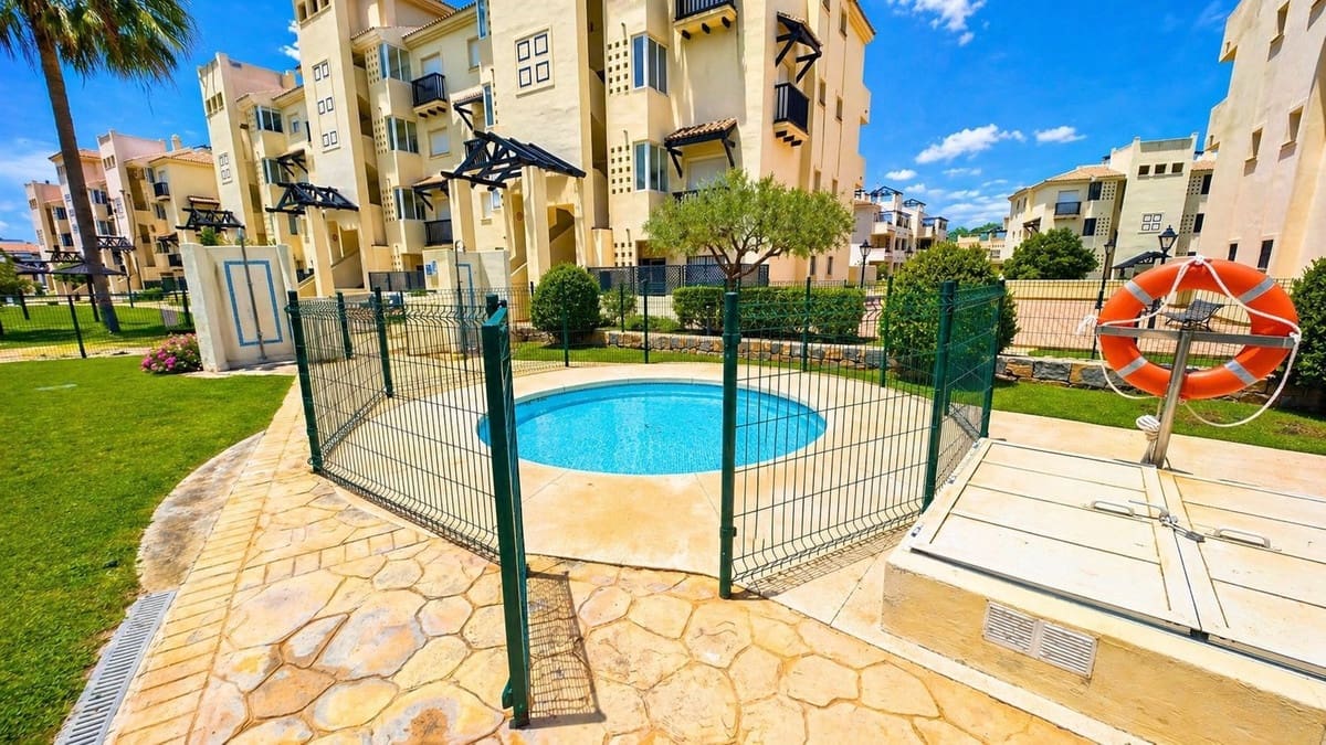 2 bedroom Apartment for sale in La Duquesa / Puerto de la Duquesa with pool garage - € 330,000 (Ref: 9804880)