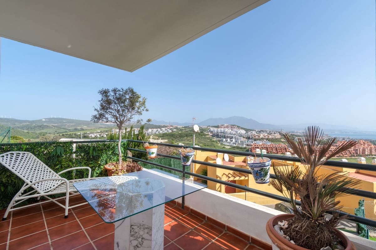 2 bedroom Apartment for sale in La Duquesa / Puerto de la Duquesa with pool garage - € 280,000 (Ref: 9805612)