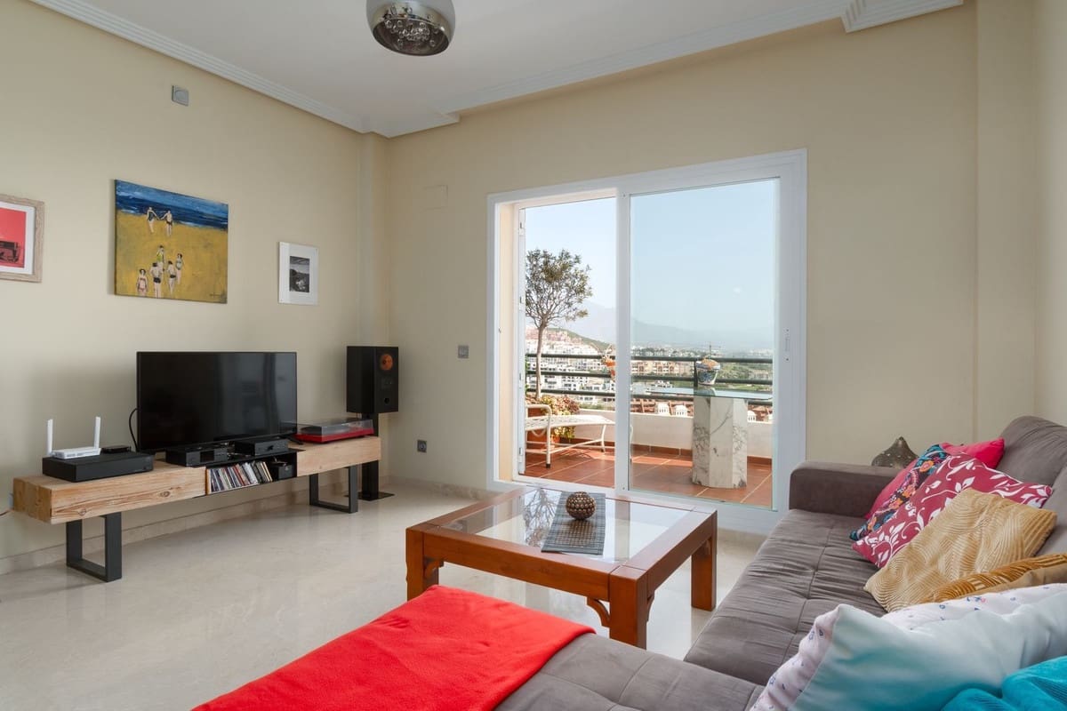 2 bedroom Apartment for sale in La Duquesa / Puerto de la Duquesa with pool garage - € 280,000 (Ref: 9805612)