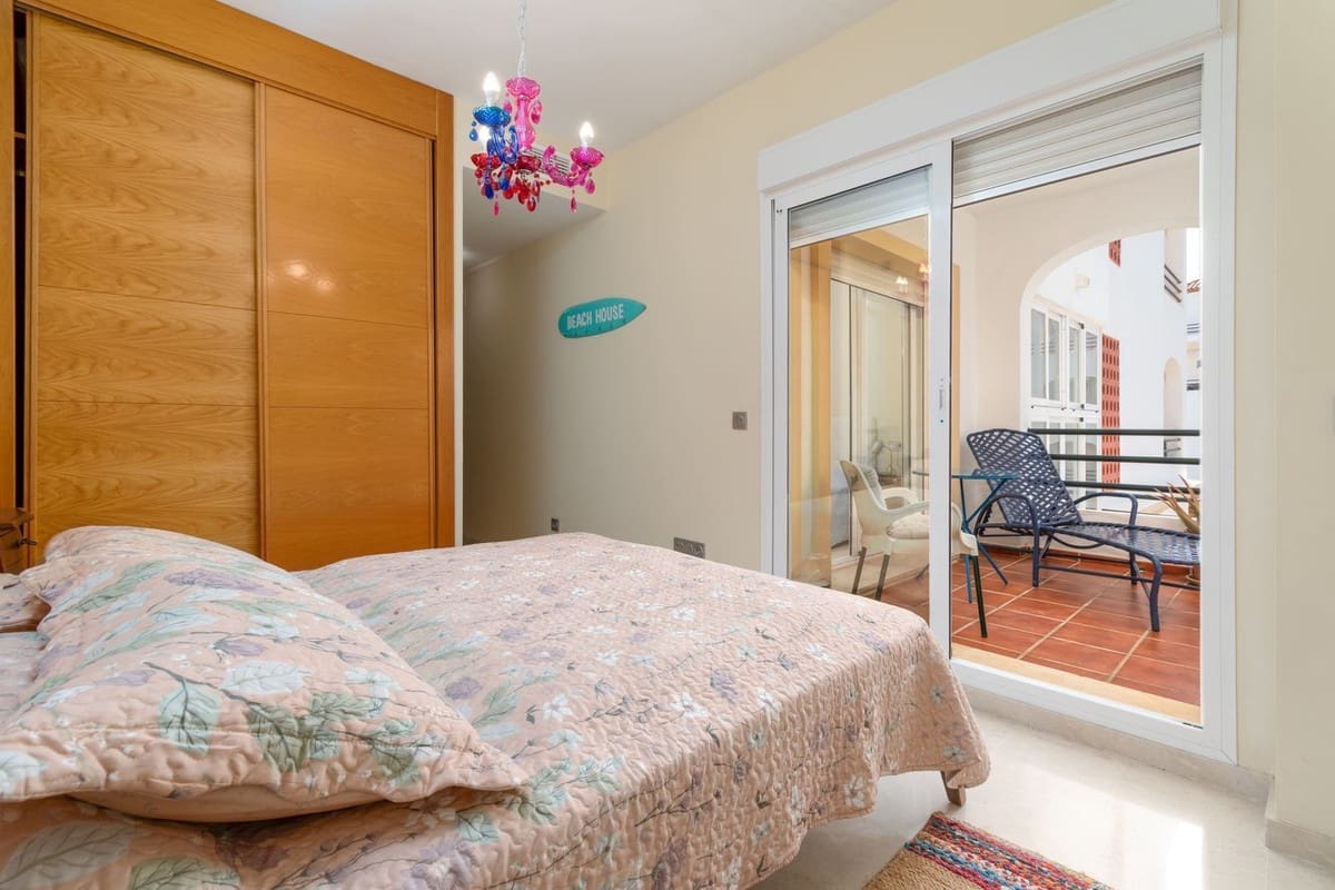 2 bedroom Apartment for sale in La Duquesa / Puerto de la Duquesa with pool garage - € 280,000 (Ref: 9805612)