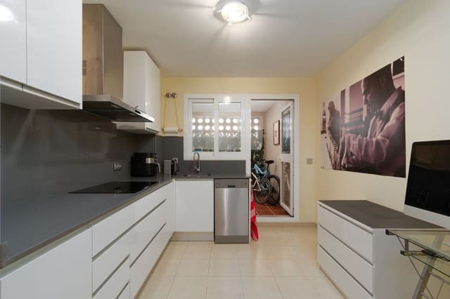 2 bedroom Apartment for sale in La Duquesa / Puerto de la Duquesa, Manilva with pool garage - € 280,000 (Ref: 9805612)