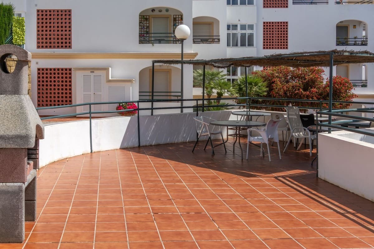 2 bedroom Apartment for sale in La Duquesa / Puerto de la Duquesa with pool garage - € 280,000 (Ref: 9805612)