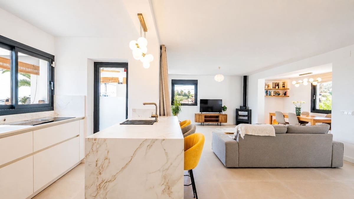 4 makuuhuone Huvila myytävänä paikassa Benalmadena mukana uima-altaan 
autotalli - 1 450 000 € (Ref: 9805613)