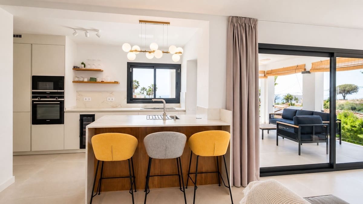 4 makuuhuone Huvila myytävänä paikassa Benalmadena mukana uima-altaan 
autotalli - 1 450 000 € (Ref: 9805613)