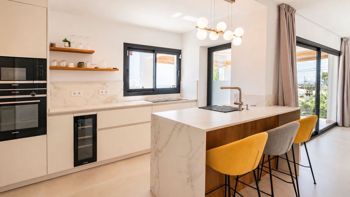 4 makuuhuone Huvila myytävänä paikassa Benalmadena mukana uima-altaan 
autotalli - 1 450 000 € (Ref: 9805613)