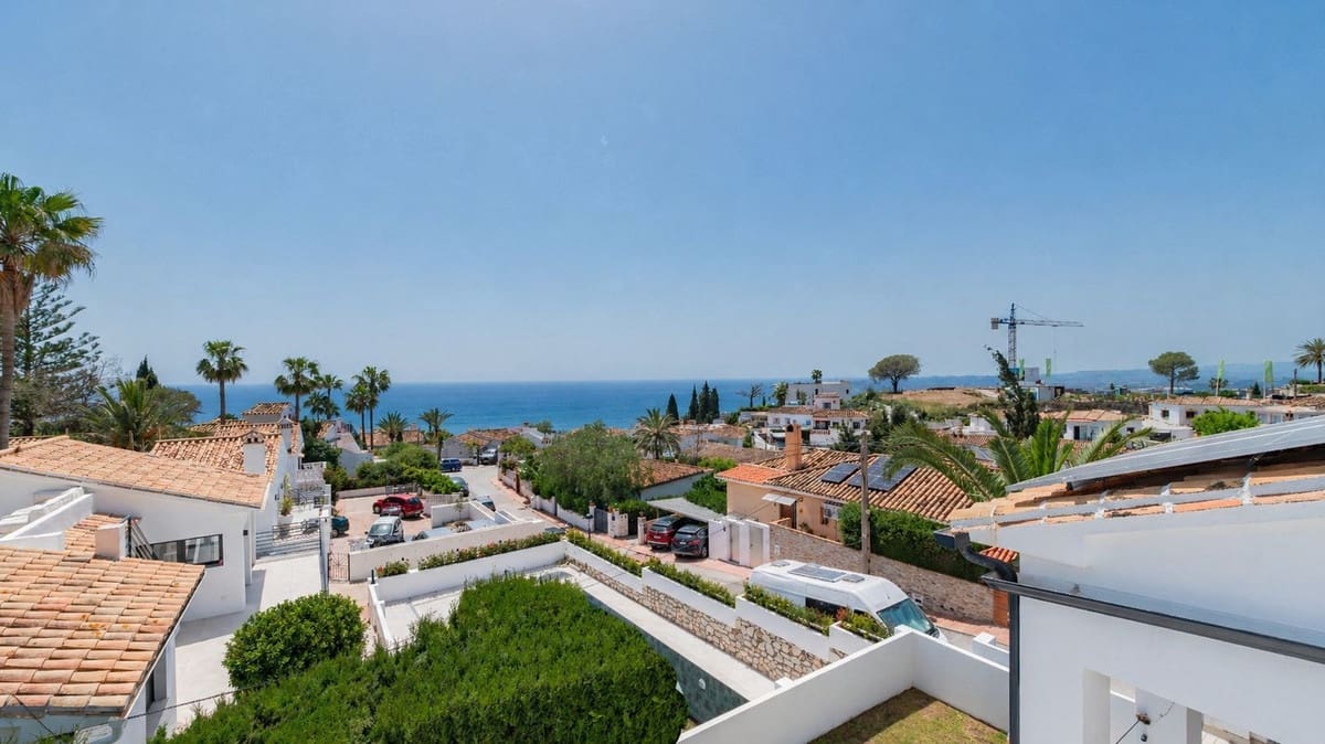 4 makuuhuone Huvila myytävänä paikassa Benalmadena mukana uima-altaan 
autotalli - 1 450 000 € (Ref: 9805613)