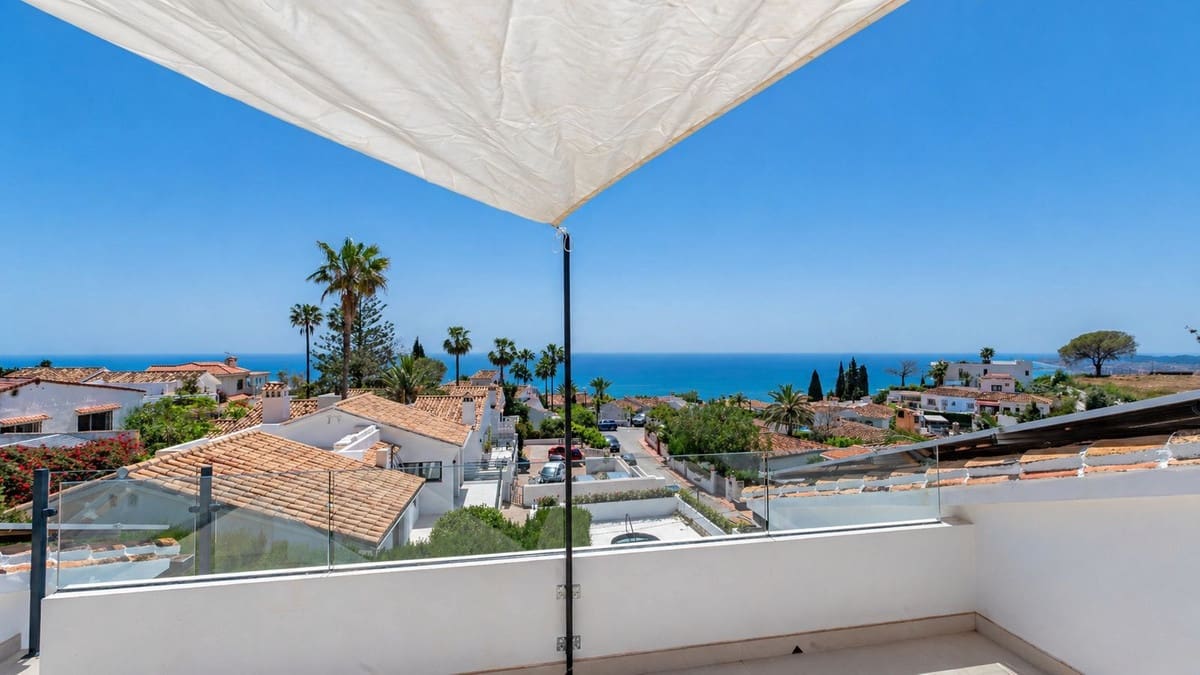 4 makuuhuone Huvila myytävänä paikassa Benalmadena mukana uima-altaan 
autotalli - 1 450 000 € (Ref: 9805613)