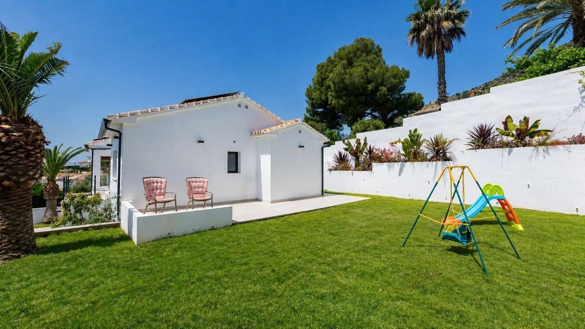 4 makuuhuone Huvila myytävänä paikassa Benalmadena mukana uima-altaan 
autotalli - 1 450 000 € (Ref: 9805613)