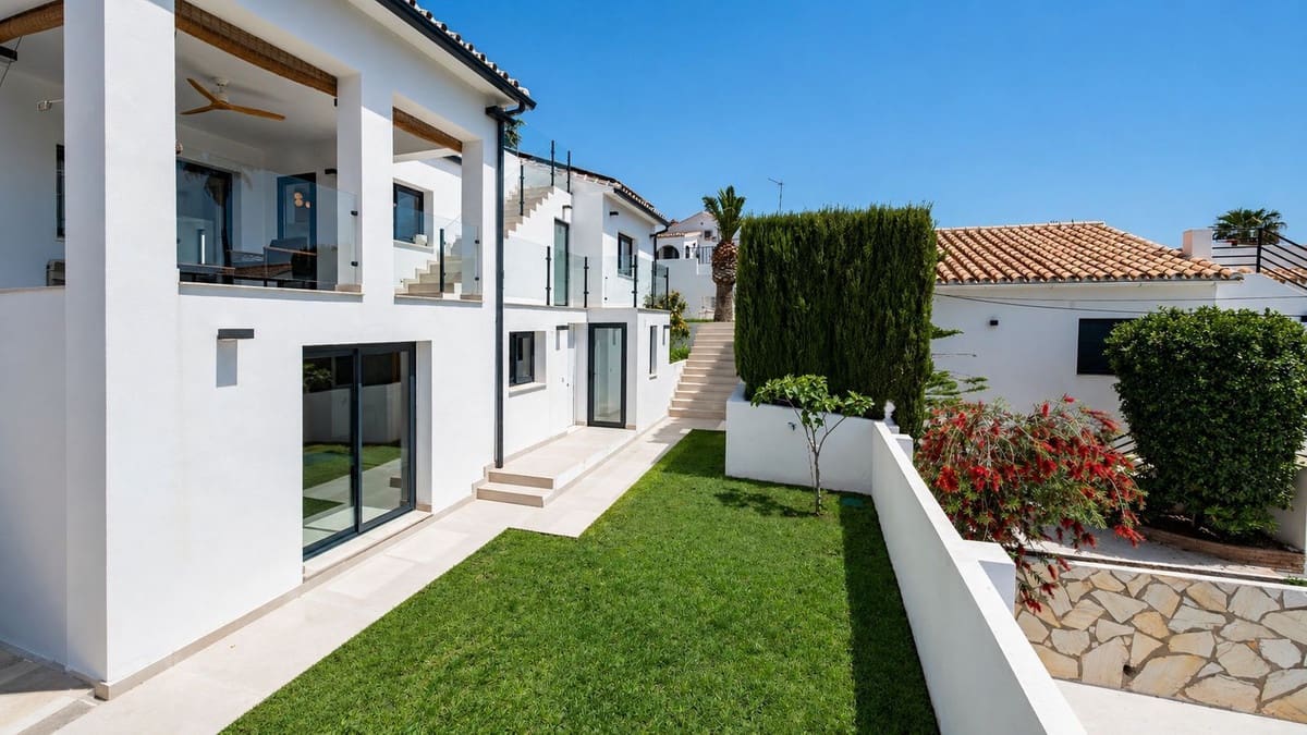 4 makuuhuone Huvila myytävänä paikassa Benalmadena mukana uima-altaan 
autotalli - 1 450 000 € (Ref: 9805613)